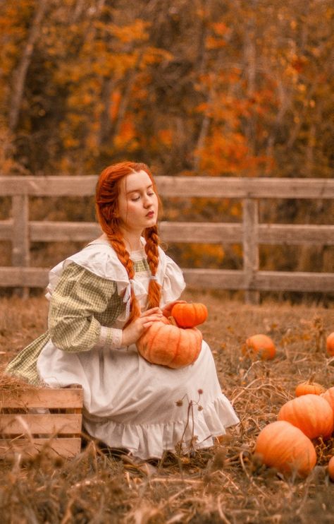 Cottagecore Thanksgiving Outfit, Pictures With Pumpkins, Green Gables Aesthetic, Cottagecore Thanksgiving, Anne Of Green Gables Aesthetic, Autumn Lockscreen, Antique Cottagecore, Princess Cottage, Cottagecore Fashion Aesthetic