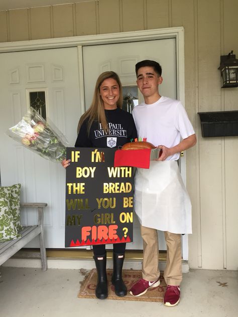 Hunger Games Promposal Hunger Games Hoco Proposal, Hunger Games Promposal, Book Promposal, Noah Kahan Promposal, Promposal Funny, Prom Posals, Peeta Katniss, Team Peeta, Cute Promposals