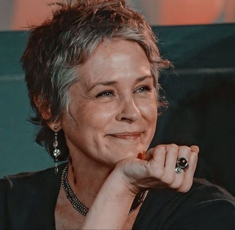 Carol Peletier Icons, Twd Pfp, Positive Aging, Twd Characters, Carol Twd, Carol Peletier, Twd Memes, Fake Life, Dead Hair