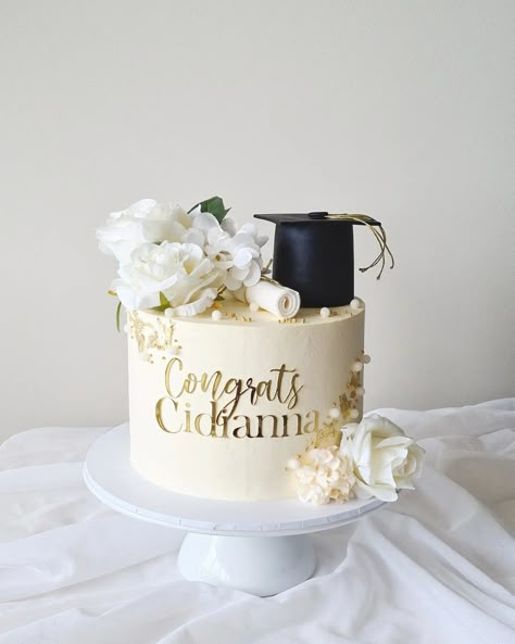 Graduation season is here again 🎓🧾. Congrats Cidianna 👏 👩‍🎓 #graduationceremony #graduationcake #classof2023 #unigraduation #congratulationcake #tarneit #truganina #mambourin #rockbank #carolinesprings #taylorslake #manorlakes #pointcookcakes #pointcook #sanctuarylakes Graduation Cake Ideas Nurse, Cake Nurse Graduation, Graduation And Birthday Cake Combined, Classy Graduation Cake, Congrats Cake Ideas, Orange Graduation Cake, Elegant Graduation Cakes, Graduation Cake Aesthetic, Mba Graduation Party