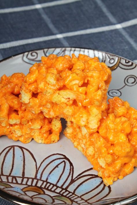 Cheetos Marshmallow Crispy Treats Rice Crispy Treats Healthy, Marshmellow Treats, Cheetos Recipe, Vegan Rice Crispy Treats, Weird Recipes, Chocolate Rice Crispy Treats, Chocolate Rice Crispy, Peanut Butter Rice Crispies, Crispy Treats Recipe