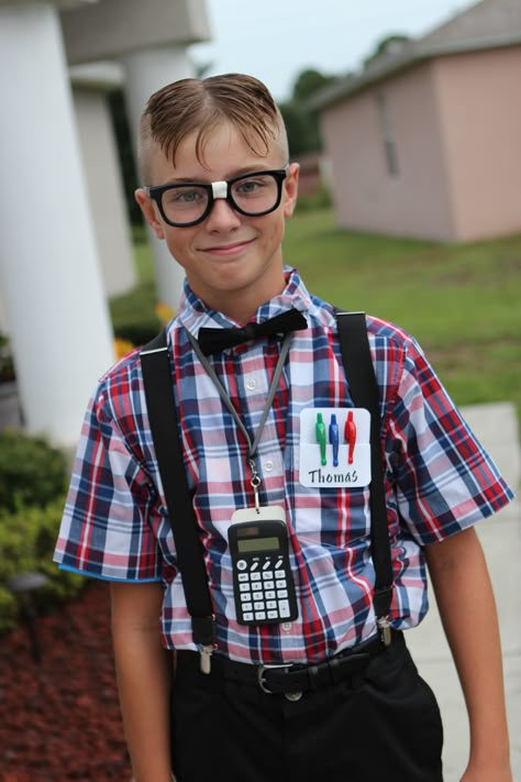 DIY nerd costume                                                                                                                                                                                 More Kid Nerd Costume, Cute Nerd Costumes, Nerd Costume Diy, Cute Nerd Outfits, Nerd Halloween Costumes, Nerd Costumes, Diy Teen, Nerd Party