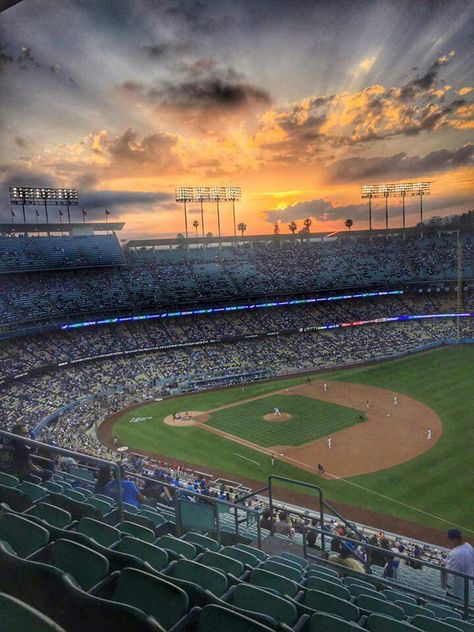 In Dodger heaven! Los Angeles Dodgers Stadium, Baseball Painting, Let's Go Dodgers, Dodgers Nation, La Dodgers Baseball, Dodgers Girl, Dodger Game, Baseball Bag, Baseball Diamond