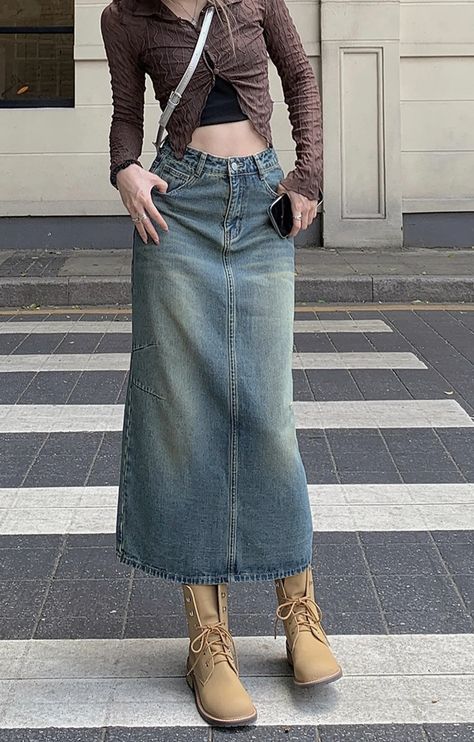 Midi Jean Skirt Outfits, Long Jean Skirts, Demin Skirt Outfit, Denim Midi Skirt Outfit, Y2k Denim Skirt, High Waist Denim Skirt, Jean Skirt Outfits, Vintage Denim Skirt, Midi Skirt Outfit