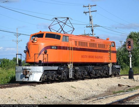 RailPictures.Net Photo: CSS 803 Chicago SouthShore & South Bend Railroad GE 2-D+D-2 800 Class at Union, Illinois by Robby Gragg Railroad Images, Railroad Art, Milwaukee Road, Model Train Scenery, Railroad Photography, Railroad Photos, Rail Car, Electric Train, Old Trains