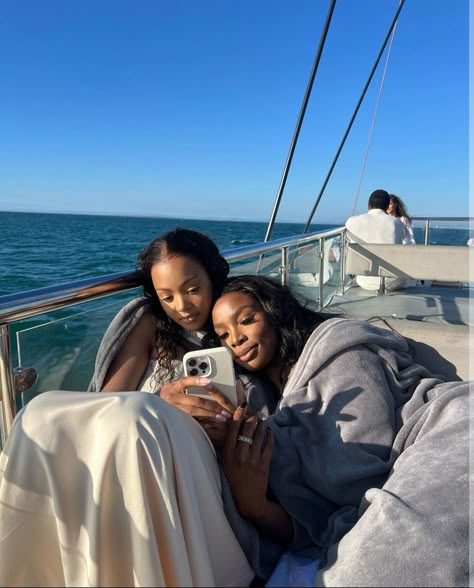 Aesthetic Best Friends, Summer Boat, Best Friends Sister, Female Friendship, Shotting Photo, Best Friends Aesthetic, Cute Friend Photos, Future Lifestyle, Friend Goals