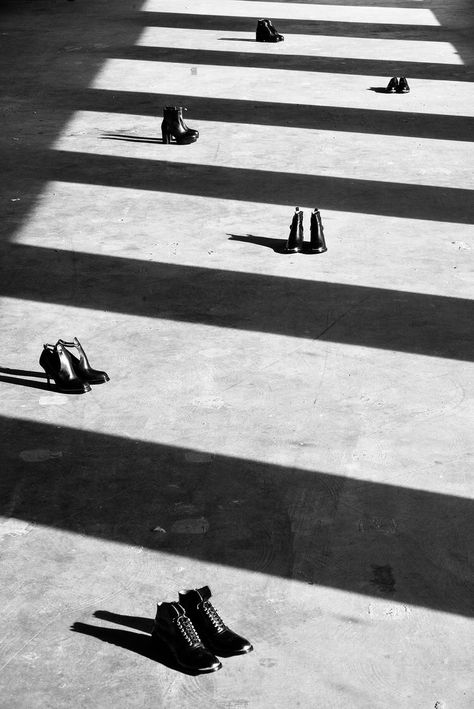 Style Bubble, Josef Albers, Shoes Photography, Wallpaper Pastel, Piet Mondrian, Photography Inspo, Life Photography, Still Life Photography, White Photography