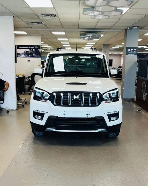 Mahindra Scorpio Mahindra Showroom Snap, Scorpio Classic, Scorpio Car, Bakgerand Photo, Mahindra Scorpio, Train Wallpaper, Rajasthani Dress, Drawing Couple, Drawing Couple Poses