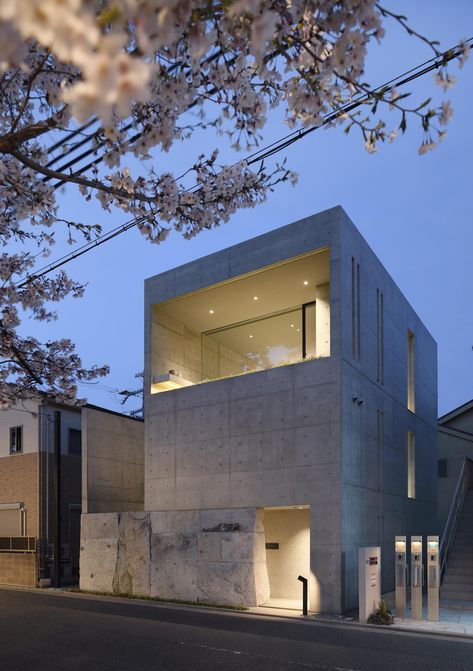 Live Work Space, Concrete Houses, Concrete Home, Japanese Architect, Concrete Building, Hyogo, Concrete House, Brutalist Architecture, Modern Houses