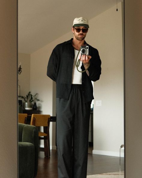 DANIEL SIMMONS | 🎞️ | Instagram Female Gaze Aesthetic Men, Mens Black Cardigan Outfit, Men Button Up Shirt Outfit, Spring Fits Men, Black Cardigan Outfit Men, Casual Suit Outfit, Black Cardigan Outfit, Daniel Simmons, Black Men Fashion Urban