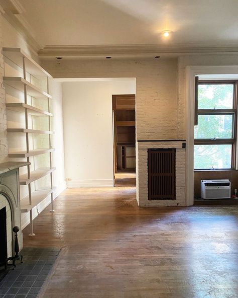 Wendy Goodman Says Farewell to Her Apartment of 27 Years Greenwich Village Nyc Apartments, Village House Interior, Wendy Goodman, Greenwich Apartment, Greenwich Village Apartment, Greenwich Village Nyc, Custom Bookshelves, White Laminate, Greenwich Village