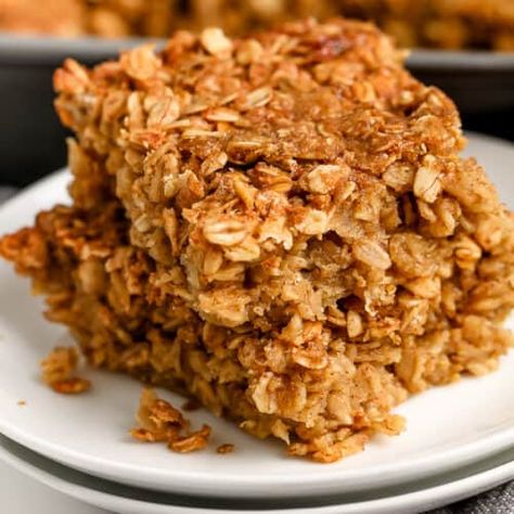 Brown Sugar Baked Oatmeal - Spend With Pennies Brown Sugar Baked Oatmeal, Acai Bowl Recipe Easy, No Bake Oatmeal Bars, Brown Sugar Oatmeal, Acai Bowls Recipe, Oatmeal Diet, Breakfast Oatmeal Recipes, Baked Oatmeal Recipes, Cinnamon Oatmeal