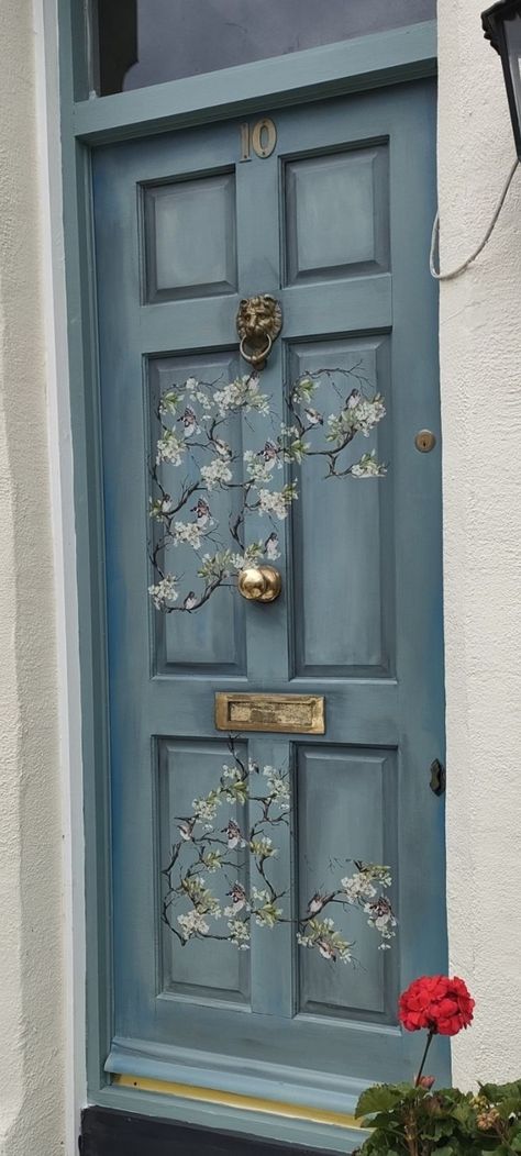 Paint Wooden Doors Interior, Transfers On Front Door, Door Design Art Painting, Artistic Doors Painted, Painted Door Flowers, Floral Painted Front Door, Floral Door Painting, Stenciled Front Door, Creative Door Painting