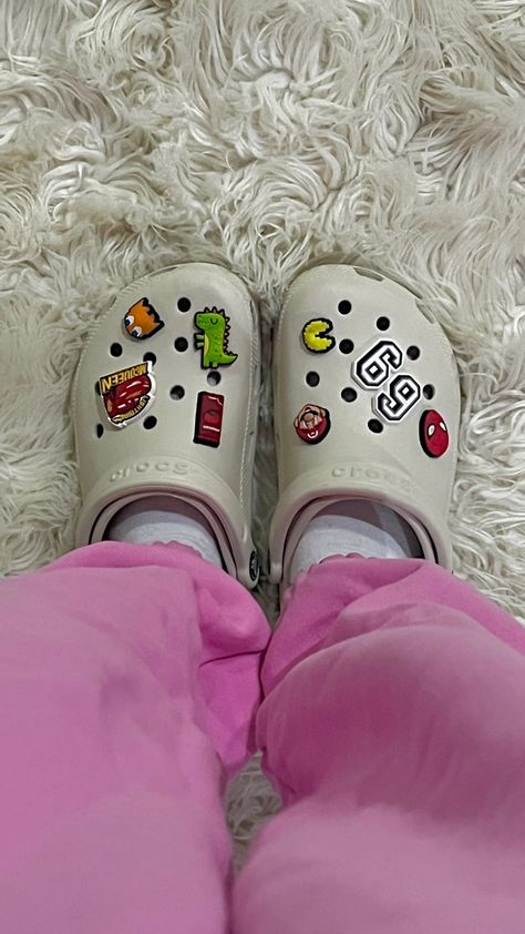 Croc Gibbets, Jibbitz Crocs Ideas, Croc Ideas, Jibbitz Ideas, Crocs With Jibbitz, Jibbitz Crocs, Crocs Ideas, Shoes Decoration, Party Favors For Kids