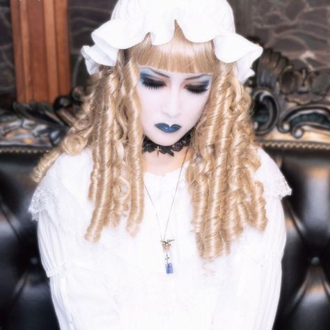 Gyaru Makeup, Kei Visual, Kei Fashion, Aesthetic People, Hair Reference, Samara, Manado, Harajuku Fashion, Gothic Lolita