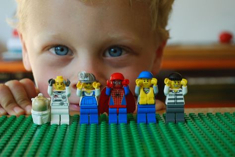 Uitnodiging - lego feestje Lego Birthday Photoshoot, 7th Birthday Photoshoot Ideas Kids Boys, Lego Photoshoot, Birthday Photoshoot Ideas Boys, Lego Poster, Gifts For Pregnant Women, Family Studio Photography, Boy Photo Shoot, Sibling Photography