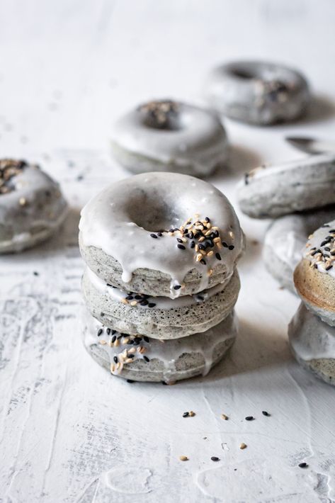 Black Sesame Mochi, Black Sesame Dessert, Large Group Of Friends, Sesame Mochi, Mochi Donuts Recipe, Cooking Therapy, Donut Calories, Dessert Chef, Mochi Recipe