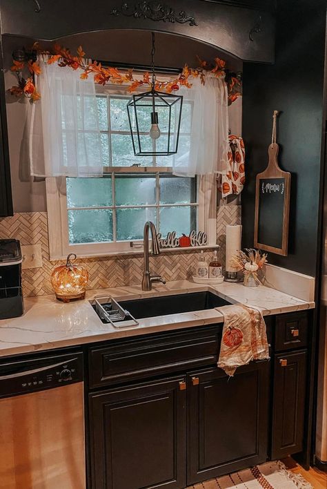 Tiny House Fall Decor, Mobile Home Fall Decor, Fall Decor Kitchen Window, Fall Theme Apartment, October Living Room Decor, Fall Aesthetic Apartment, Fall Home Aesthetic Kitchen, Southern Home Aesthetic, Fall Living Room Aesthetic