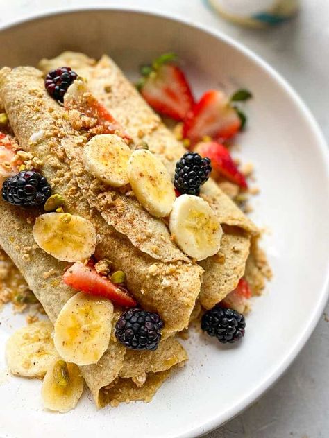 Healthy Oat Crepes - Fufu's Kitchen Oat Crepes, Healthy Crepe Recipes, Mujadara Recipe, Healthy Crepes, Gluten Free Baking Mix, Raw Oats, Whole Food Diet, Crunchy Cookies, Crepe Recipes