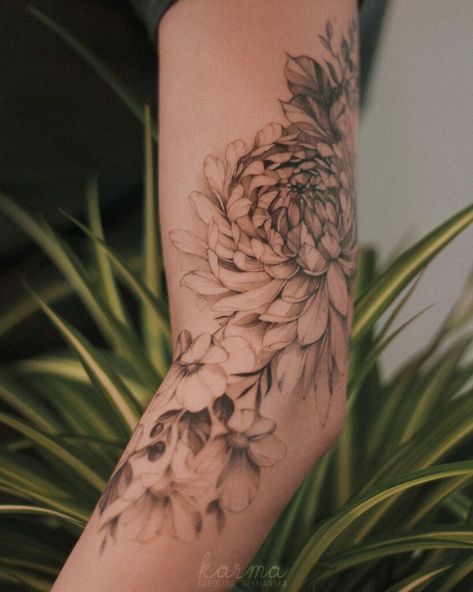 120 Cool Chrysanthemum Tattoo Designs With Meanings (2022) - TattoosBoyGirl Crysanthemum Tattoo Design Arm, Chrysanthemum And Bee Tattoo, Chrysanthemum Arm Tattoo, Asian Floral Tattoo, Crysthanamum Tattoo, Feminine Half Sleeve Tattoo, Chrysanthemum Tattoos, Chrysanthemum Flower Tattoo, Rug Tattoo