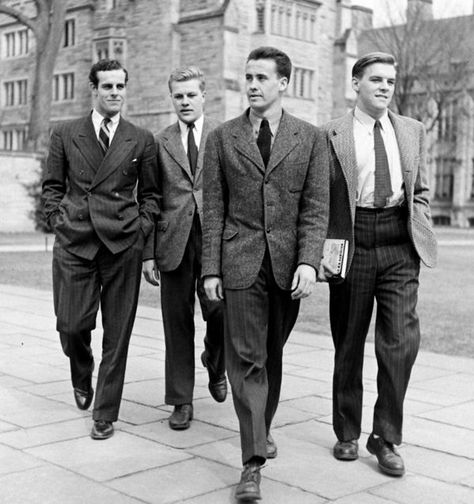 1941 Yale swim team 1950s People, Gotham Memoirs, Collage People, 1940s Mens Fashion, Men Posing, Ivy Look, 1950s Mens, 1950 Fashion, Ivy League Style