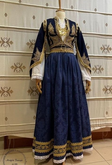 Greece Traditional Dress, Greek Traditional Clothing, Greek Folk Costume, Greek Traditional Dress, Culture Clothes, Greek Dress, 1700 Fashion, Greek Costume, Culture Clothing