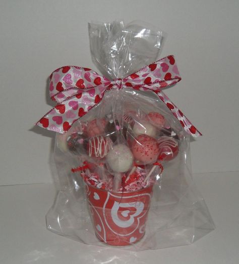 Cake Pop Bouquet Valentine, Valentine Sweets, Sprinkle Sprinkle, Cake Pop Bouquet, Valentine Cake Pop, Friend Valentine Gifts, Mothers Day Cupcakes, Chocolate Bouquet Diy, Food Project