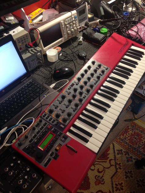 Nord Piano, Keyboard Instrument Aesthetic, Piano Performance Aesthetic, Piano Aesthetic Light, Eletric Gutair Aesthetic Girl, Electric Keyboard Aesthetic Piano, Recording Studio Aesthetic, Studio Room Design, Live Set