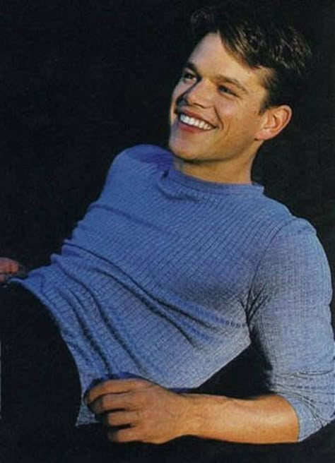 Young Matt Damon in Blue Sweat is listed (or ranked) 14 on the list 20 Pictures of Young Matt Damon Young Matt Damon, Adam Brody, 90s Actors, Jason Bourne, Good Will Hunting, Robert Sheehan, Aaron Taylor Johnson, Idris Elba, Matt Damon