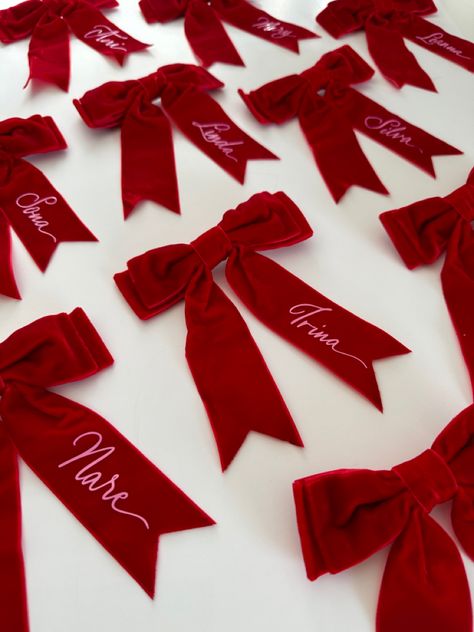 Personalized Red velvet hair bow ribbon Name Card Table Wedding, Ribbon Place Cards Wedding, Red Dress Gala Alpha Phi Decorations, Bachelorette Party Ideas Decorations Diy, Bow Name Cards, Bow Place Cards, Galentines Bachelorette Party, Christmas Bridal Shower Ideas, Bachelorette Party Decor Ideas