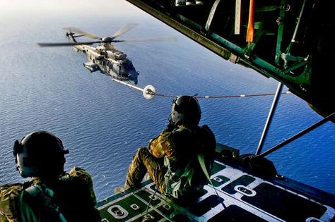 French training to inflight refuel. Air Force Loadmaster, Highest Version, Department Of Defense, Horn Of Africa, Air Force Aircraft, Future Vision, C 130, Special Force, Military Tactical