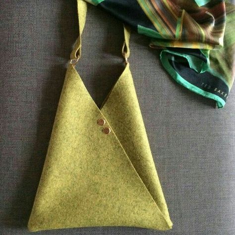 Diy Old Jeans, Diy Handmade Bags, Train Ticket, Origami Bag, Origami Fashion, No Sew Curtains, Triangle Bag, Free Sewing Pattern, Origami Design