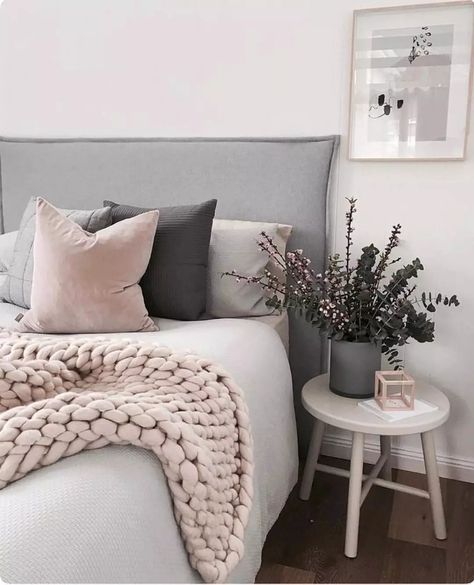 Your Guide to a Feng Shui Home & Lifestyle | Extra Space Storage Cream And Grey Bedroom, Rose Gold Bedroom, Gold Bedroom Decor, Scandinavian Design Bedroom, Grey Bedroom Decor, Pink Bedroom Decor, Luxury Bedroom Design, Gold Bedroom, Grey Room