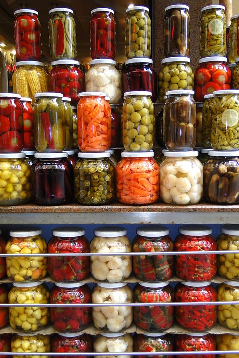 Pickled Fruit, Pickled Garlic, Pickled Veggies, Pickled Vegetables, Persian Food, Aromatic Herbs, Pickling Recipes, Fermented Foods, Turkish Recipes