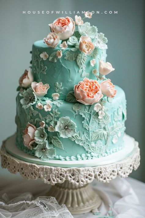 Get ready to make your cakes extra special with this turquoise cake decorating idea! Our cake is all about turquoise color and edible flowers made from sugar, fondant, and buttercream. It's the perfect centerpiece for a happy celebration. Let the baking and decorating fun begin! Teal Color Cake Ideas, Dreamy Cake, Turquoise Cake Ideas, Turquoise Cake, Quince Cake, Sea Cakes, Garden Cakes, Cake Sizes, Gold Cake