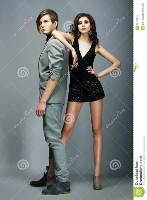 Lifestyle. Well-dressed Couple Fashion Models. Stylishness Fashion Editorial Couple, Best Fashion Magazines, Fashion Illustration Face, Walking Poses, Casual Attire For Women, Mode Editorials, Couples Modeling, Couple Fashion, Fashion Walk