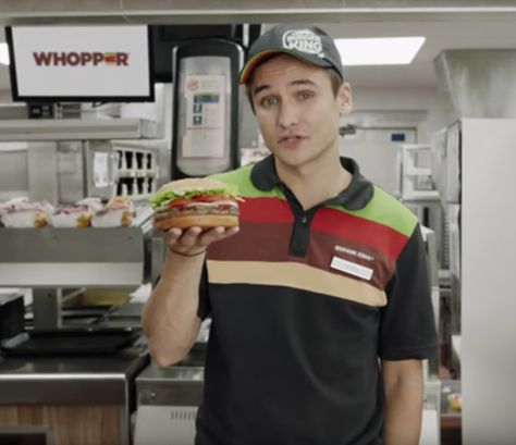 Burger King New Uniform 2017 Screen Grab Fast Food Uniform, Employee Uniform, Restaurant Uniforms, Workwear Vintage, Corporate Outfits, Dream Business, Fast Food Restaurant, Men In Uniform, Burger King