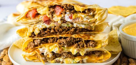 Cheeseburger Crunch Wrap, Slow Cooker Beef Ramen, Beef Ramen Noodles, Taco Bell Crunchwrap Supreme, Taco Bell Crunchwrap, Taco Bell Copycat, Homemade Crunchwrap, Beef Ramen, Crunch Wrap