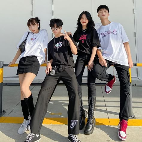 2girls 2boys Squad, Ullzang 2 Girl, Ullzang 2 Girl 2 Boy Squad, 2 Boys 2 Girls Squad Aesthetic, 2 Girls 2 Boys Squad, 4 Boys And 4 Girls Squad, 2 Boys 2 Girls Friend Group, Cute Emo Couples, Girl Best Friends