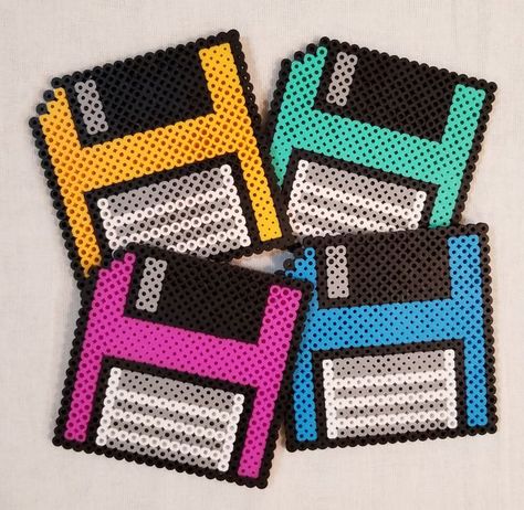 Perler Coasters, Hama Beads Coasters, Melty Bead Patterns, Easy Perler Beads Ideas, Hama Beads Design, Perler Bead Templates, Diy Perler Bead Crafts, Perler Crafts, Hama Beads Patterns