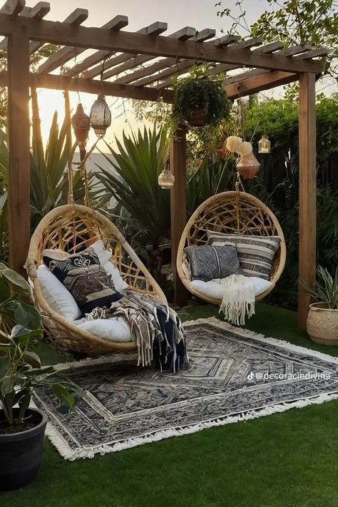 Bohemian Decor Inspiration, Bohemian Patio, Deco Marine, Small Couch, Stone Walkway, Patio Inspiration, Decks Backyard, Cozy Outdoor, Backyard Retreat