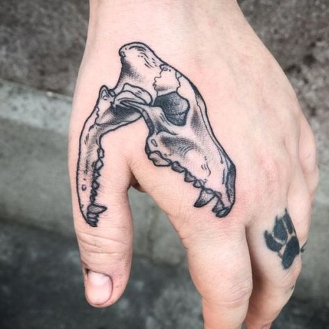 Henne Tattoo, Funky Tattoos, Tattoo Trend, Alien Tattoo, Tiny Tattoo, Tattoos Gallery, Hand Tattoo, Dope Tattoos, Tattoo Design Drawings