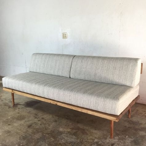 DIY Midcentury Modern Decor Ideas - DIY Mid-Century Modern Sofa - DYI Mid Centurty Modern Furniture and Home Decorations - Chairs, Sofa, Wall Art , Shelves, Bedroom and Living Room Couch Sectionals, Homemade Sofa, Diy Mid Century Modern, Sofa Daybed, Diy Mid Century, Diy Daybed, Built In Sofa, Building Furniture, Diy Couch