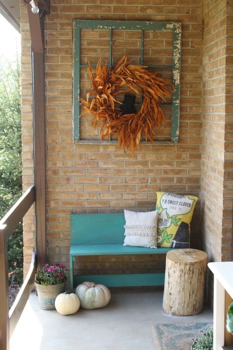 46 of the Coziest Ways to Decorate your Outdoor Spaces for Fall                                                                                                                                                                                 More Porch Wall Decor, Southern Summer, Balkon Decor, Primitive Homes, Porch Wall, Porch Entry, Small Front Porches, Farmhouse Front, Fall Front Porch