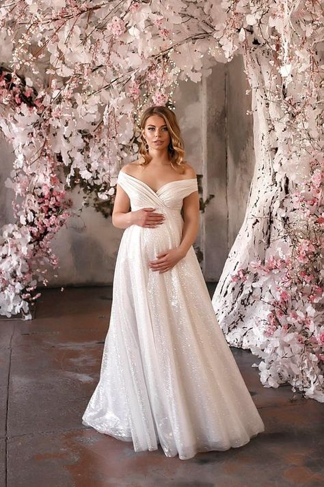 Wedding Dress For Pregnant Bride, Maternity Bridal Dress, Maternity Wedding Gown, Wedding Dresses Pregnant, Gaun Tulle, Designer Aesthetics, Spring Wedding Outfit, Pregnancy Wear, Chic Bridal Gown