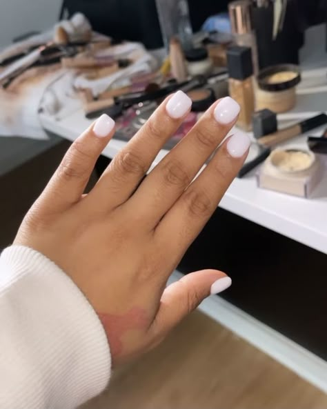 White Powder Nails Acrylics, Short Acrylic Nails Nurse, Short Square Round Gel Nails, Square Round Acrylic Nails, White Dip Powder Nails, Beige Tulips, Boujie Nails, Drippy Nails, Rounded Acrylic Nails