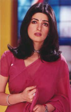 Joru Ka Ghulam (2000) Photo Gallery: Posters & Movie Stills, Event Images | Cinestaan Twinkle Khanna 90s, Posters Movie, Twinkle Khanna, New Photos Hd, Ethnic Chic, People Videos, Movie Stills, Dance Poses, Bollywood Saree