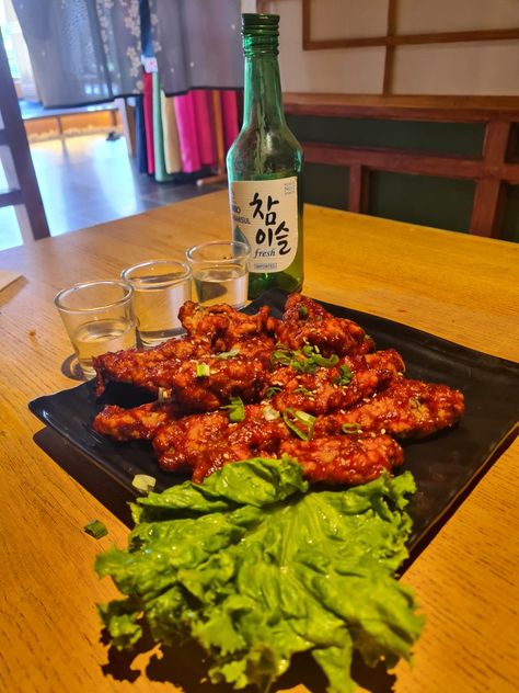 Chicken And Beer Korean Aesthetic, Korean Fried Chicken Aesthetic, Korean Soju, Fried Chicken Restaurant, One Piece Aesthetic, Beer Chicken, Korean Chicken, Joseon Dynasty, Korean Fried Chicken