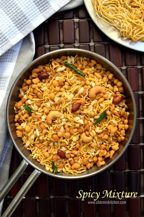 Spicy Mixture Mixture Recipe, Gujarati Snacks, Diwali Snacks, Spicy Snacks Recipes, Popular Snacks, Spicy Snacks, South Indian Food, Indian Snacks, Indian Snack Recipes