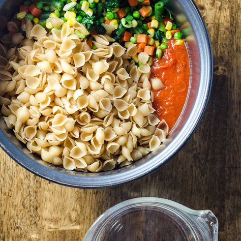 Rice Cooker Pasta and Veggies | VeggiePrimer.com Rice Cooker Pasta Recipes, One Pot Rice Cooker Meals, Lentils In Rice Cooker, Rice Cooker Recipes Healthy, Rice Cooker Fried Rice, Rice Cooker Pasta, Rice Cooker Meals, Hotel Cooking, Oahu Trip